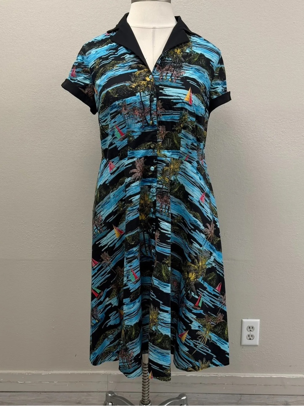 Unique Vintage Black Tropical Sailboat Button-Front Midi Dress - Size 16 (1X)